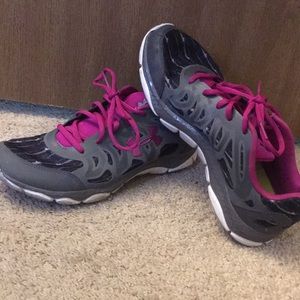 Under Armour tennis shoes